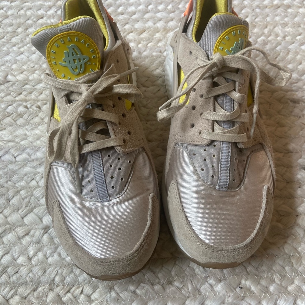 Women’s size 7 Nike Air Huarache - Picture 6 of 6
